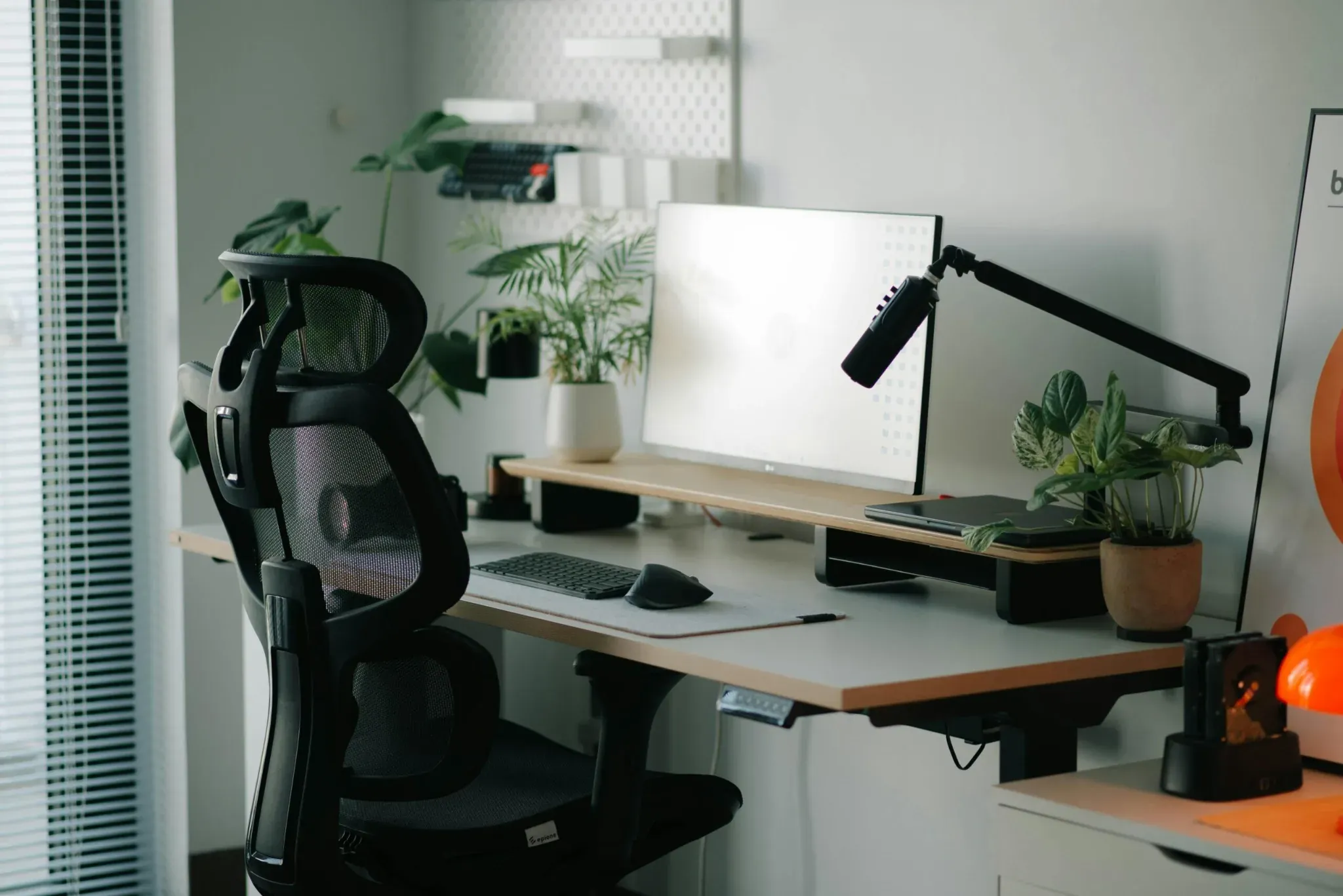 Desk-Tech-Essentials-optimized